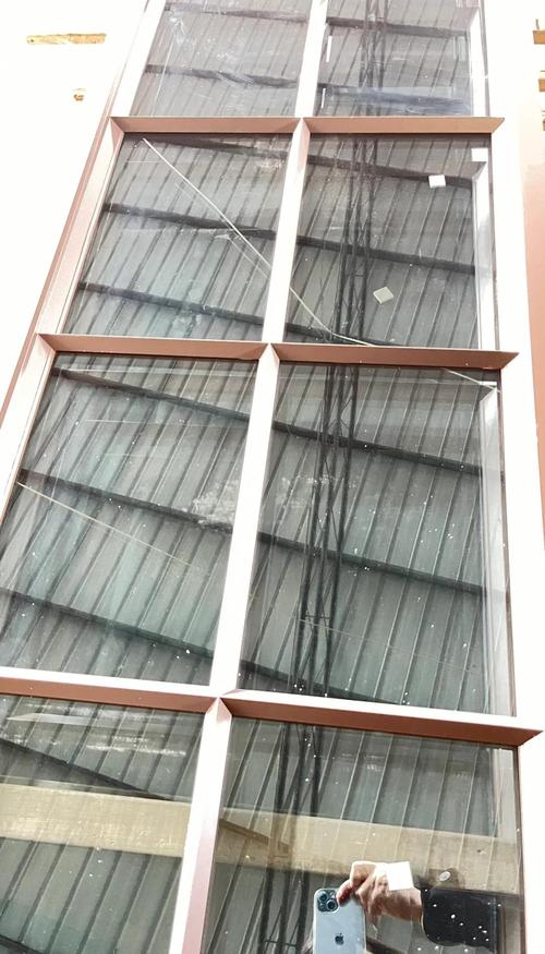 咖啡色斷橋鋁窗 復(fù)古風(fēng)尚的新選擇